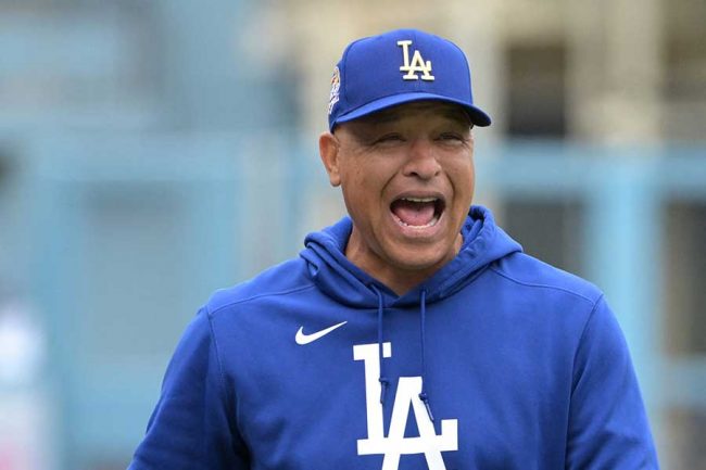 日本企業の逸品をドジャース監督室で発見「誰が送った？」 背後の棚に