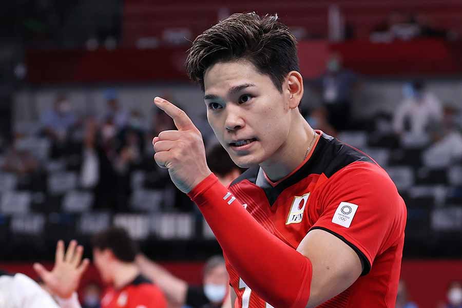 男子バレー西田有志の姿を追う大量のスマホ フィリピンの熱気伝わる