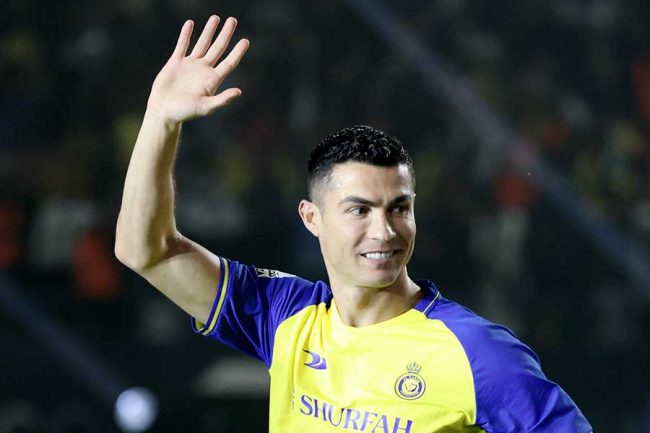 C.ロナウド、828m高層ビルに超巨大な姿で