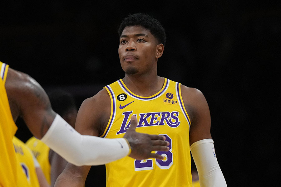 八村塁、レイカーズオーナーが背番号28の理由を聞いて感涙「この青年は