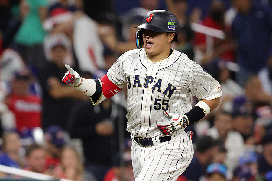 村上宗隆の特大HRは今大会最速弾！ 打球速度185キロ、日本の主砲に驚き