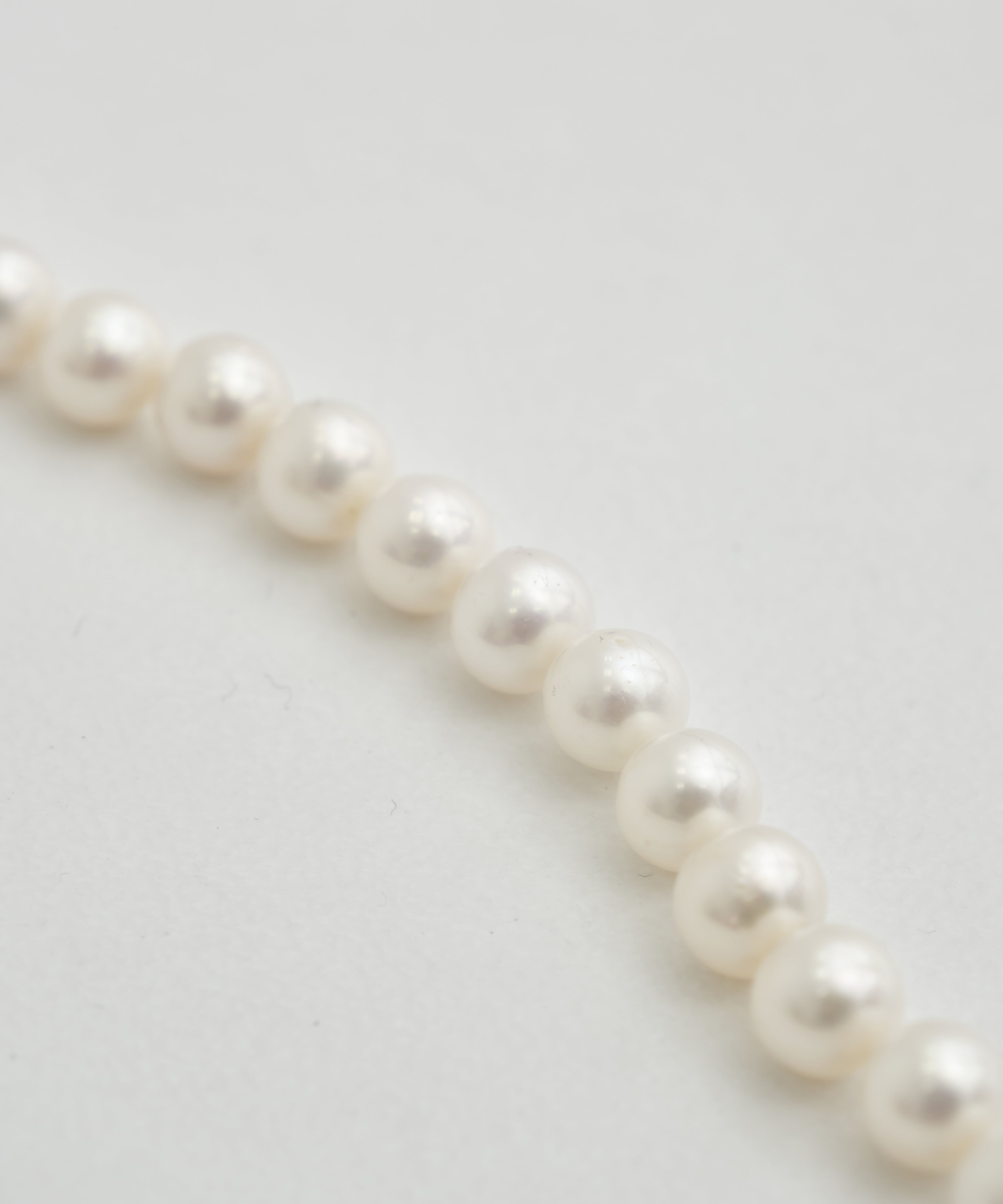 Genderless pearl necklace|Bijou de M