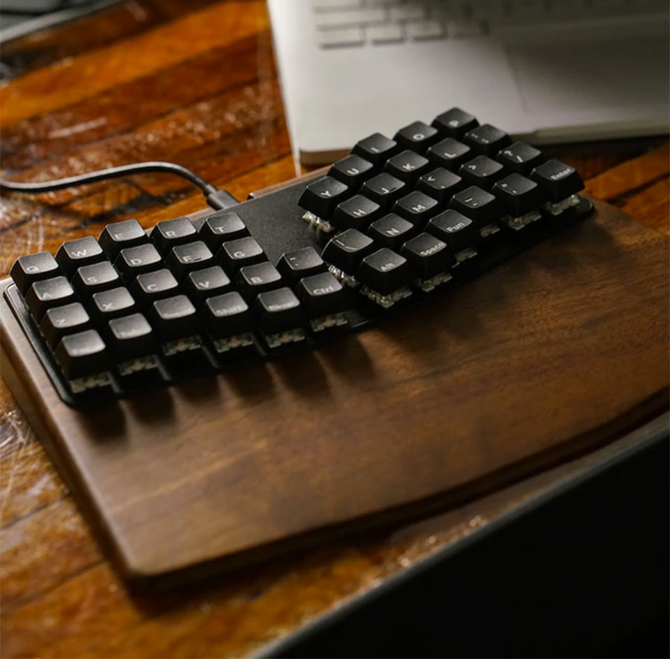 The Keyboardio Atreus Is an Ultracompact Ergonomic Keyboard