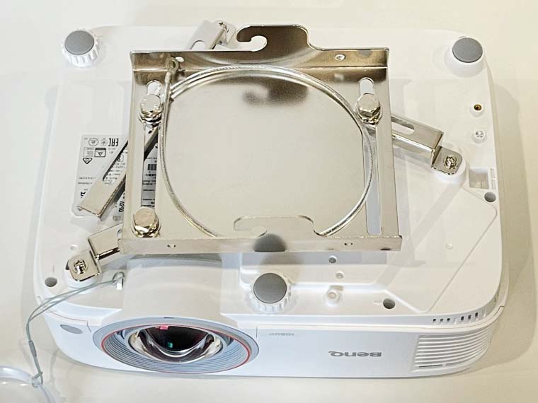 BENQ TH671STを天吊り金具スパイダー2で天吊設置する方法