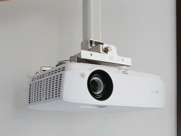 BenQ MH534を天吊り金具スパイダー2で天吊設置する方法