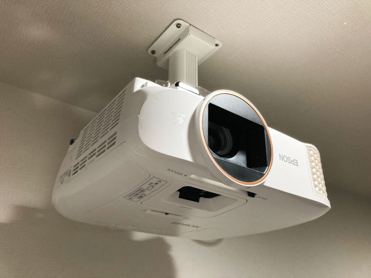 エプソン EH-TW5825を天吊り金具スパイダー2で天吊設置する方法