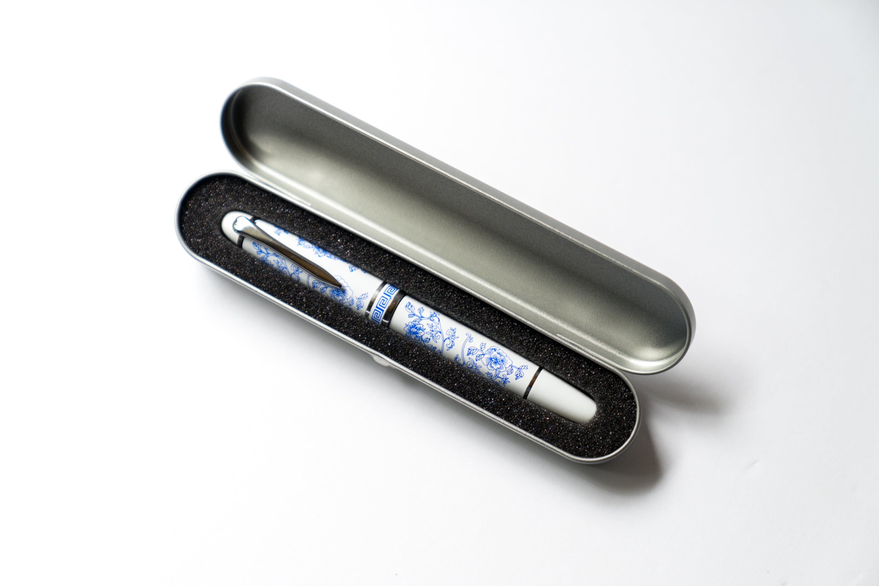 Blooming Beauty - Blue & White Floral Fountain Pen, Asian Ceramic