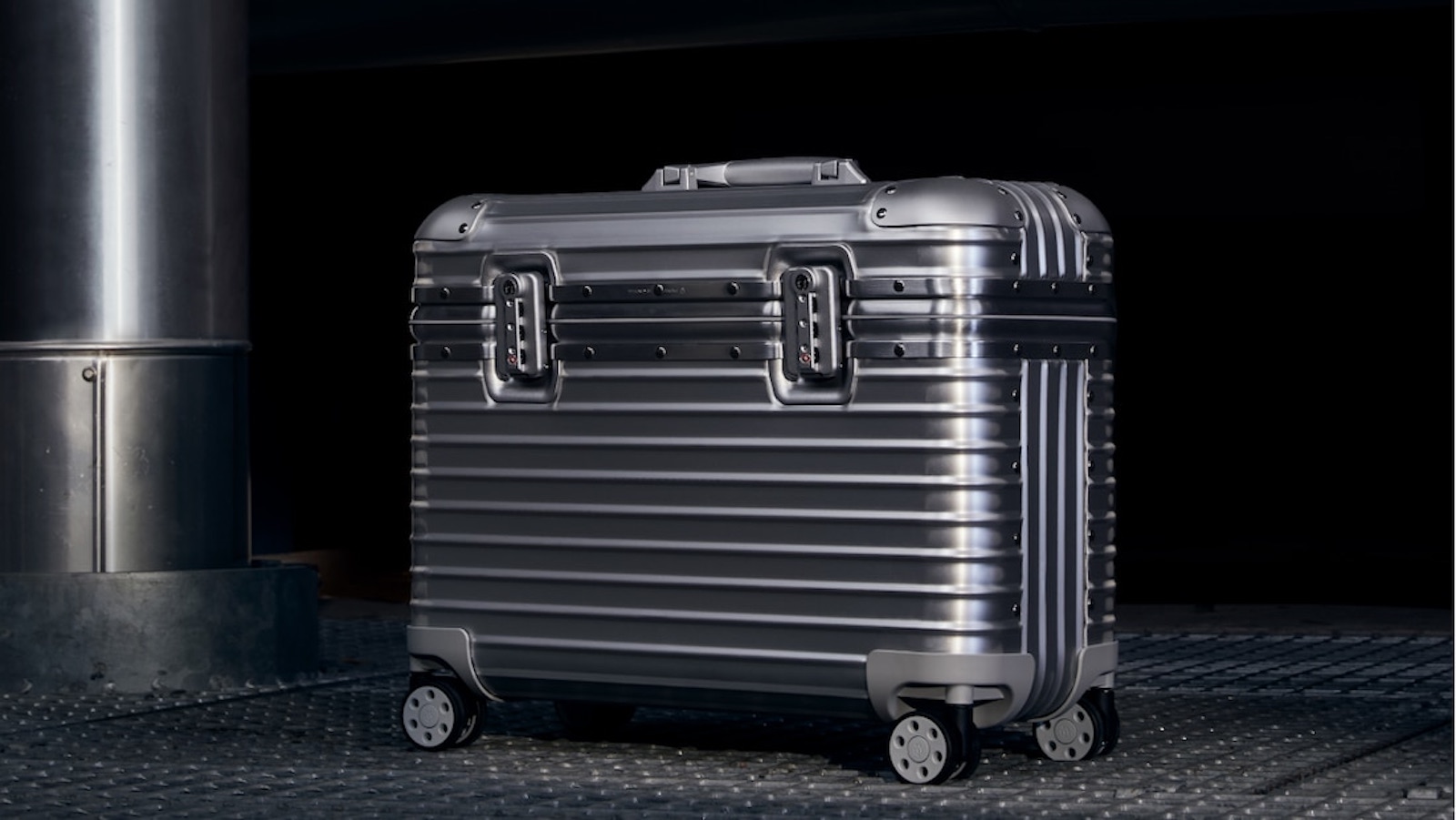 RIMOWA Original Pilot Case small carry-on suitcase has TSA locks