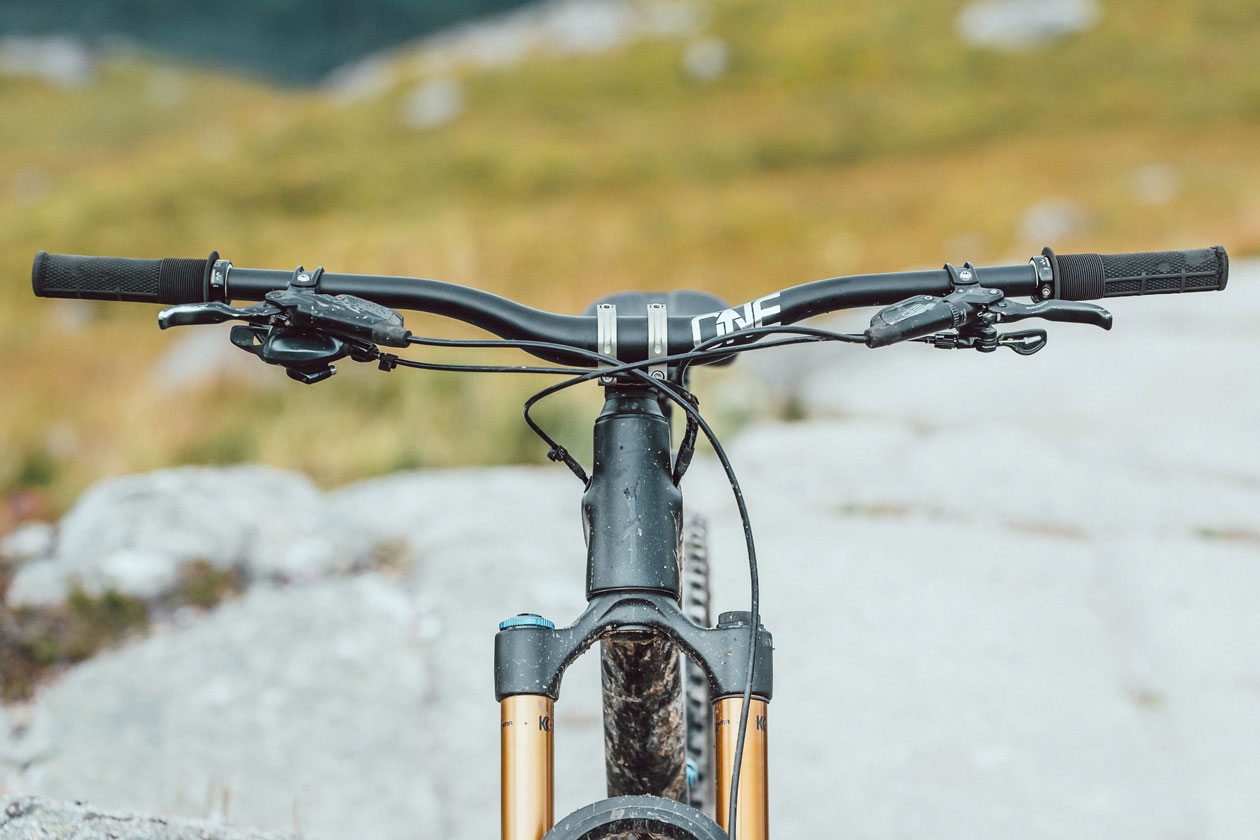 Review: OneUp Components Carbon Handlebar | The Loam Wolf