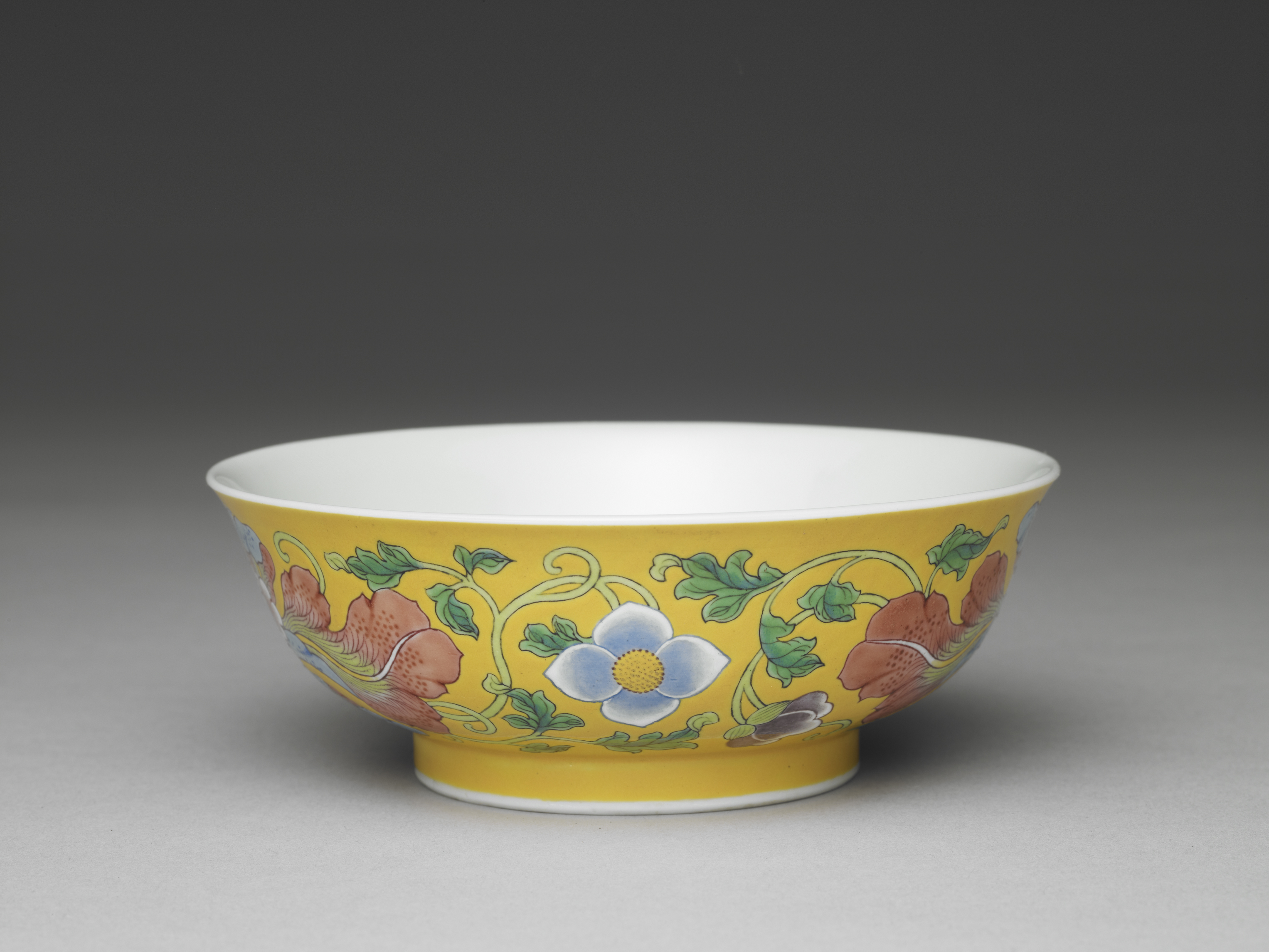 国立故宮博物院 3D文物鑑賞-3D文物-清 康熙 琺瑯彩黄地牡丹浅碗