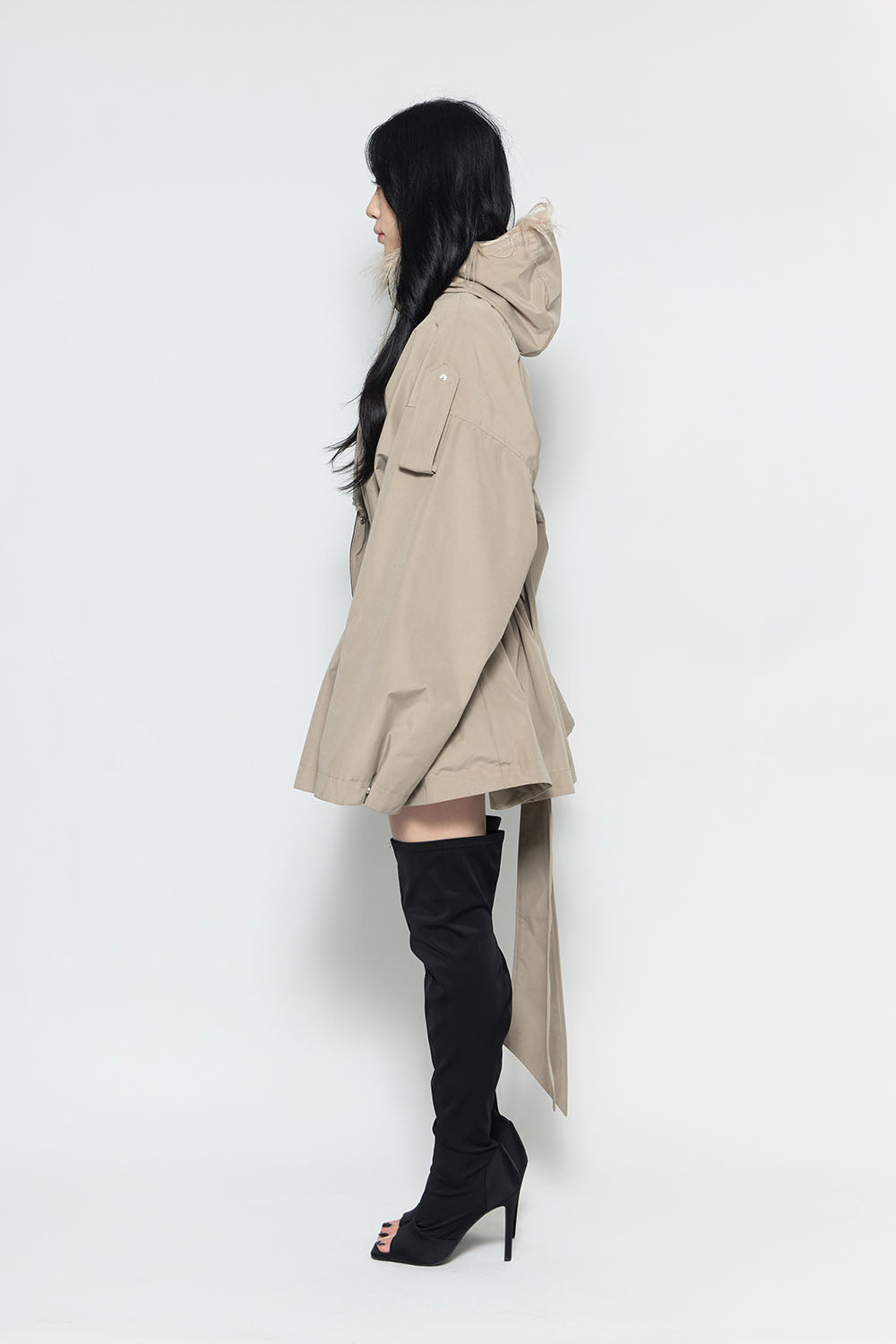 THEREDTHREAD / ザレッドスレッド】S fur embroidery trench short