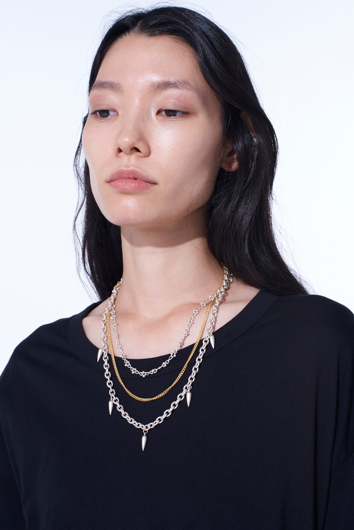 STUDS CONTRASTED TRIPLE CHAIN NECKLACE(M Silver): S'YTE｜THE SHOP