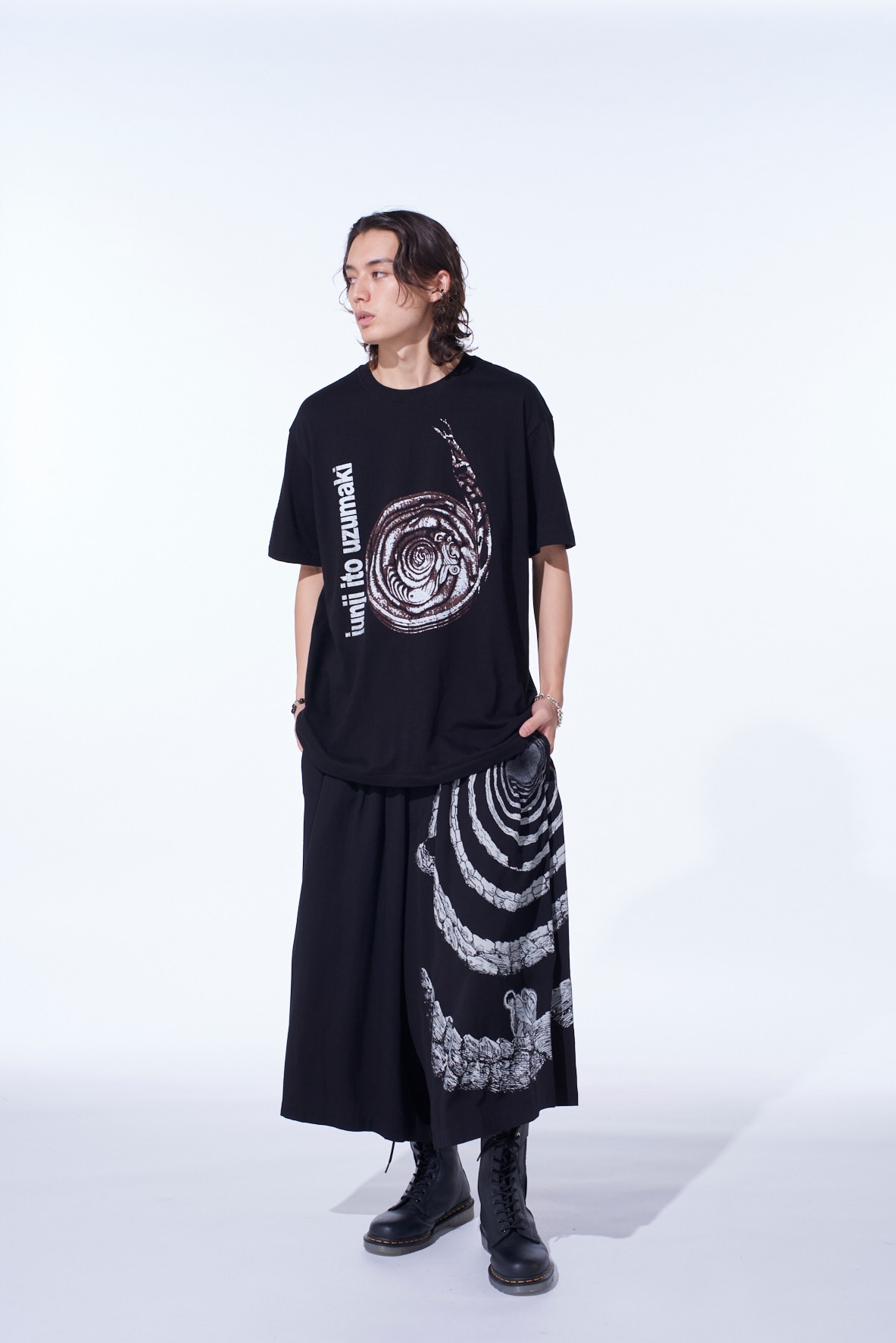 S'YTE × Junji ITO -UZUMAKI- THE SPIRAL GRAPHIC T-SHIRT(S Black): S