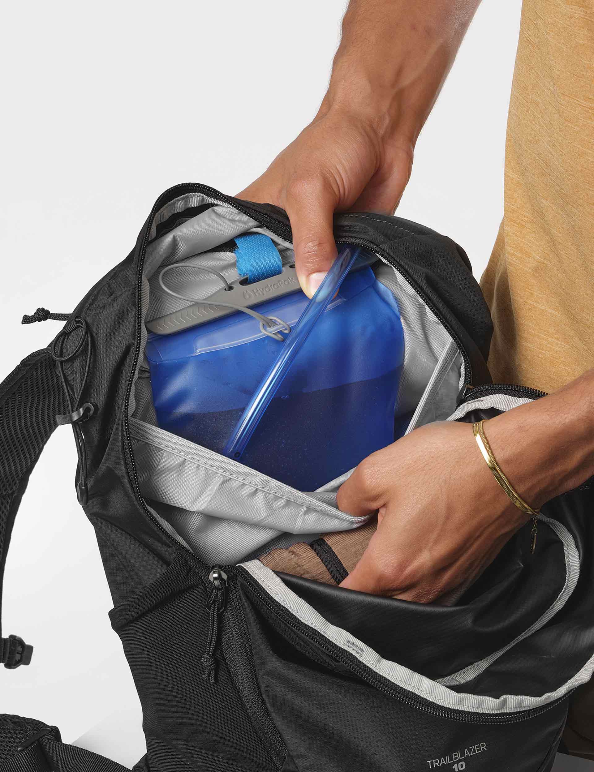 Salomon | Trailblazer 30 - Black/Alloy | The Sports Edit