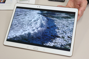 au新モデル『GALAXY Tab S』 スマホとパソコンの“イイとこどり”の一台