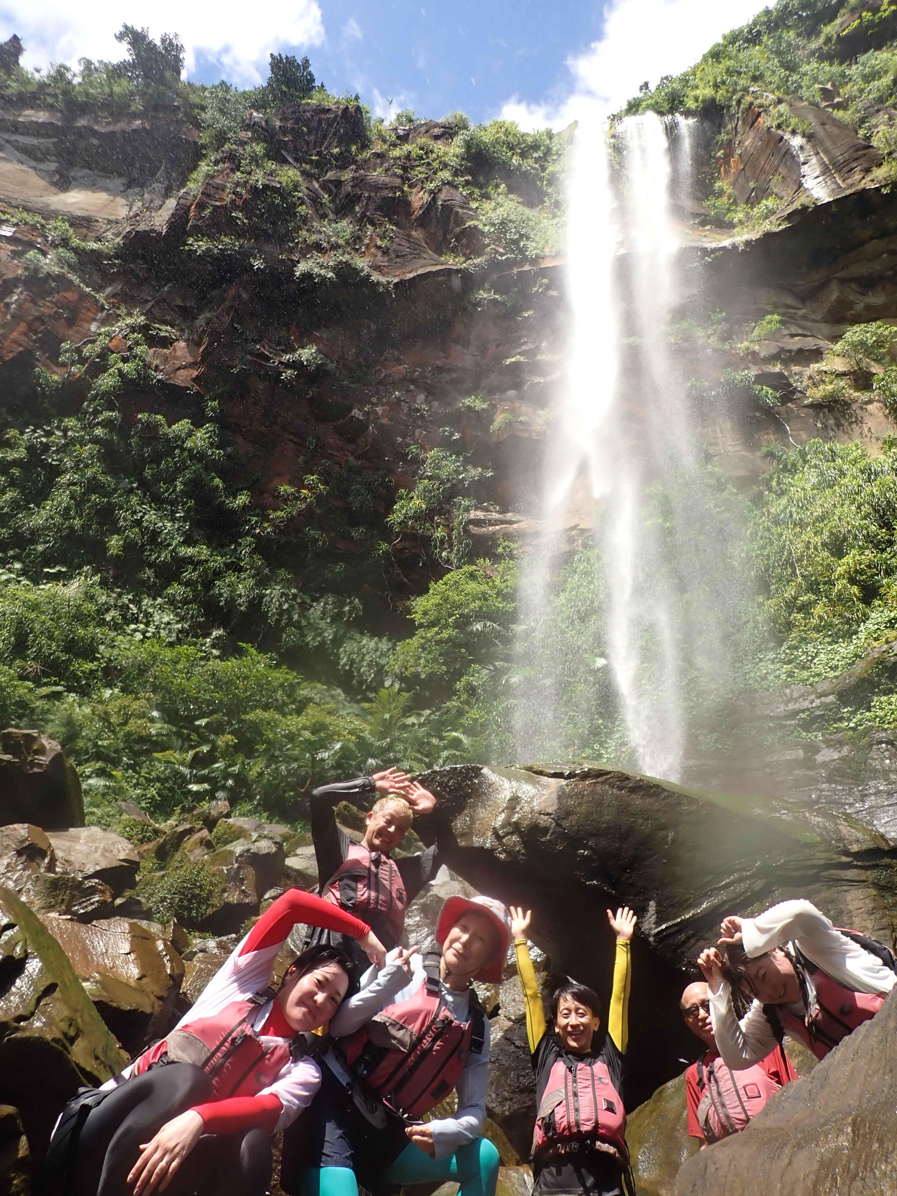最高の家族の時間！！ピナイサーラの滝半日ツアー - 西表島カヌー