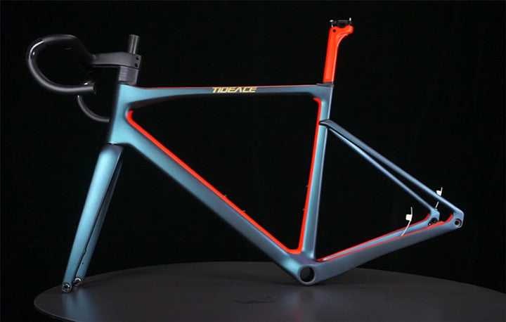 超軽量カーボンロードバイクフレームディスクブレーキ全内装ケーブル