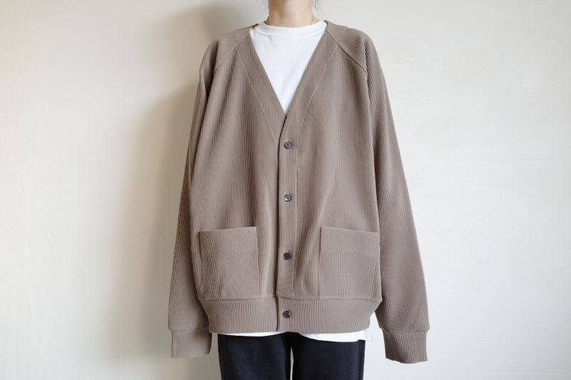 stein GRADATION PLEATS CARDIGAN・DARK BEIGE - tity