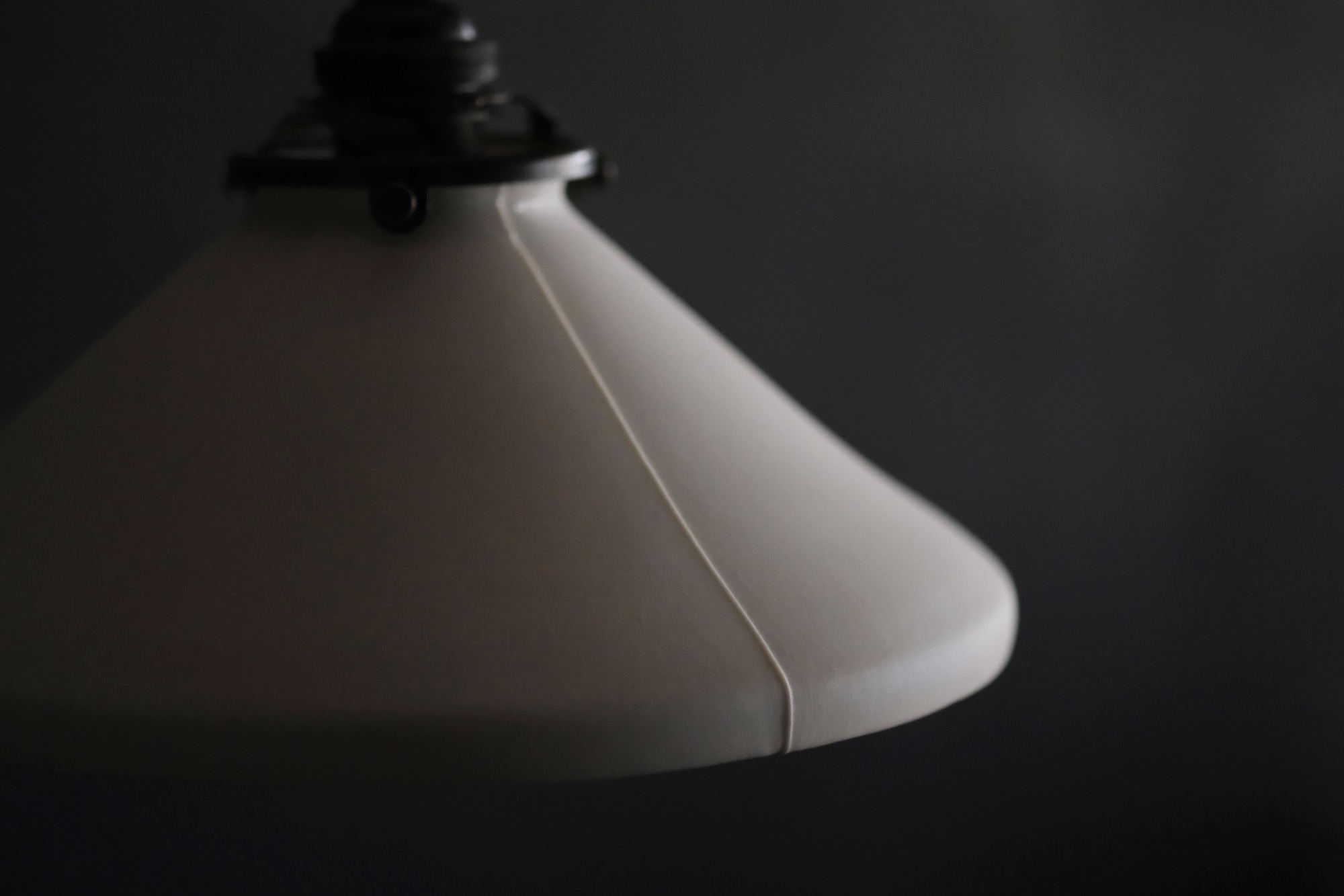 LO-COW-003 Cone M / close / odd lines #3 – 飛松灯器