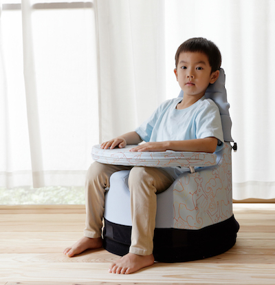 不安定な姿勢でも無理なくサポート。どこでも使える軽量級です