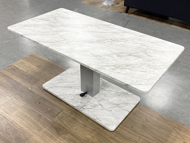 高級な大理石風デザインの昇降テーブル！脚ペダルタイプで簡単操作