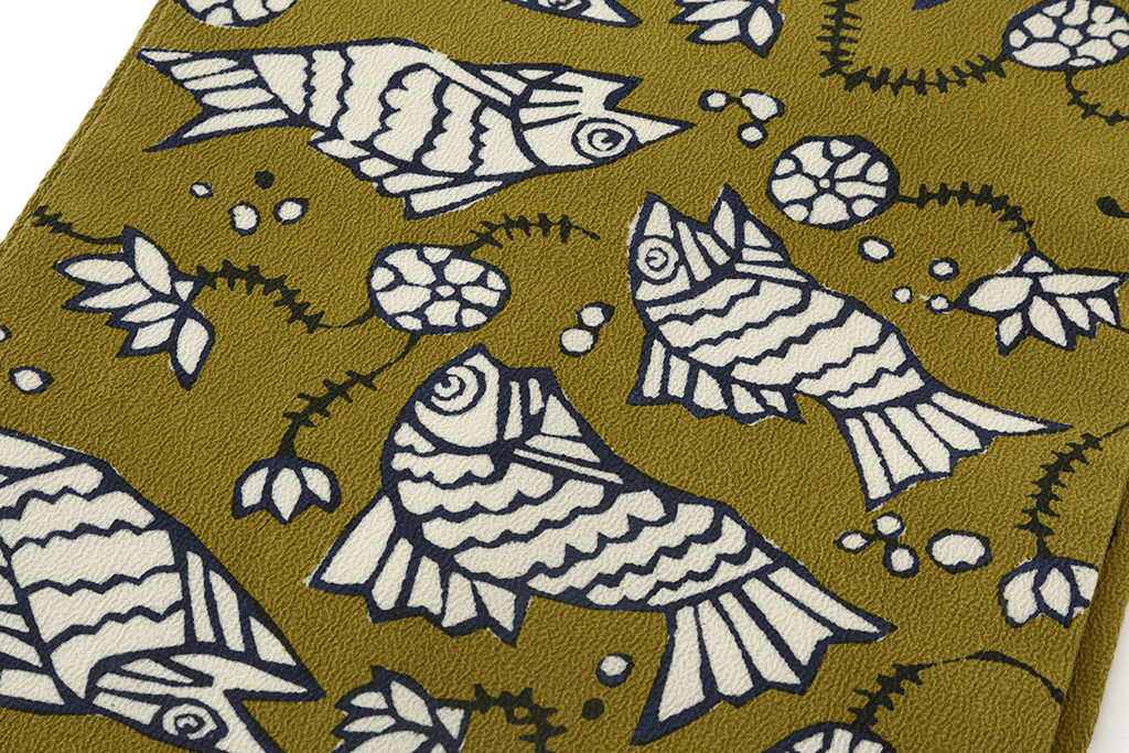 柚木沙弥郎形染布川の生物