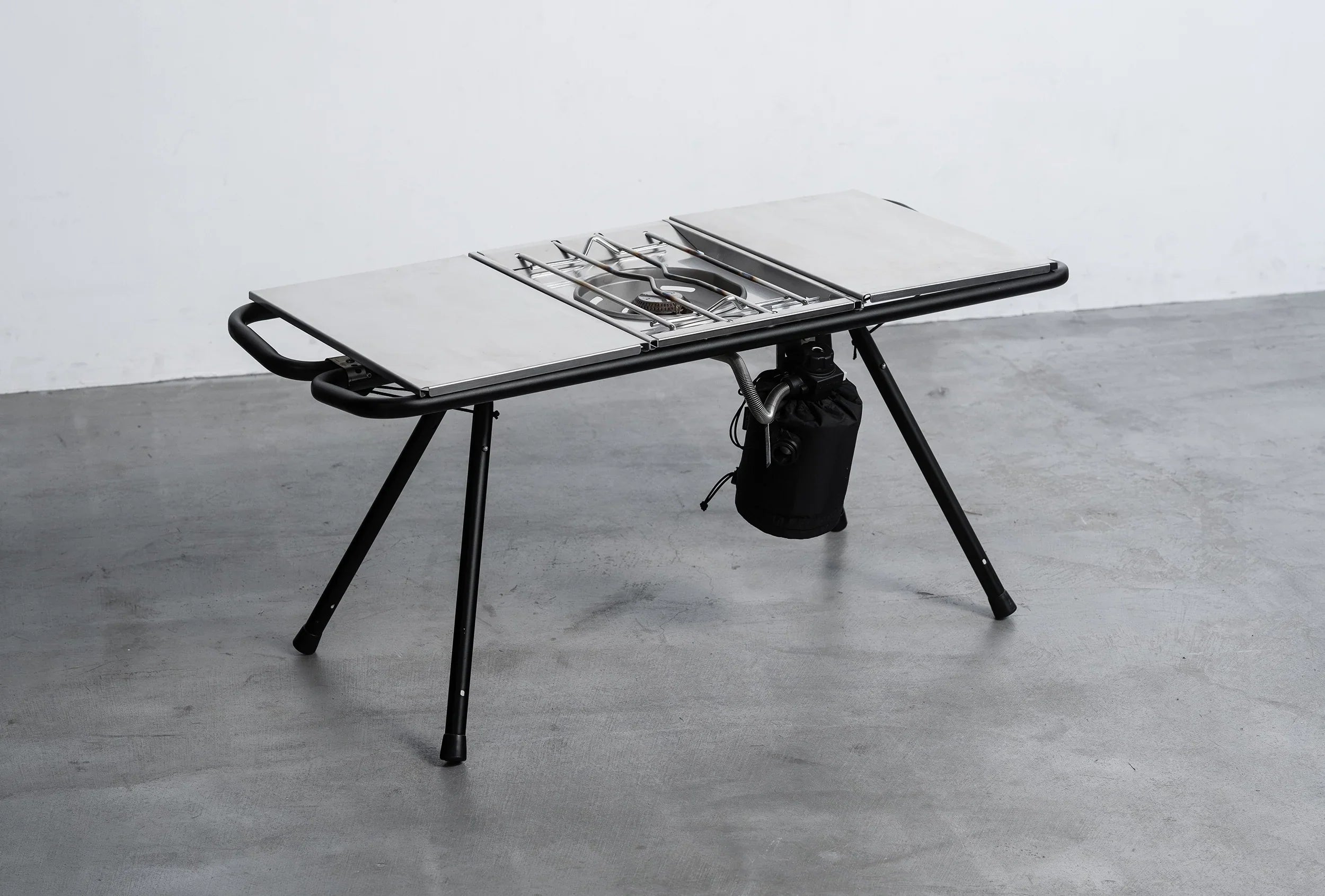 フラットなバーナーが使えるテーブル - TOKYO CRAFTSのキャンプ用品