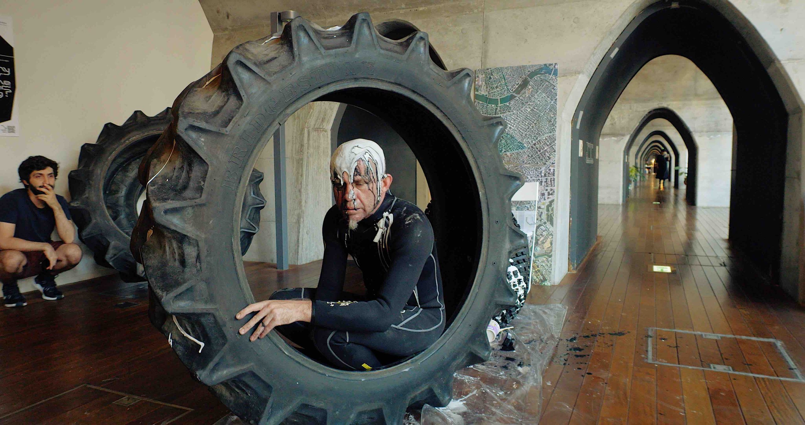 マイケル・ホンブロウ：川はどうして わらっているの｜東京