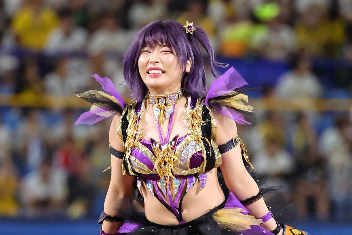 スターダム】中野たむ 始球式で豪快ワインドアップ投法…ワンバウンドも