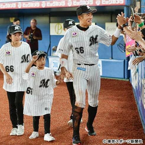 ロッテひと筋10年 引退・岡田幸文を支えた守備研鑽と11歳年上妻
