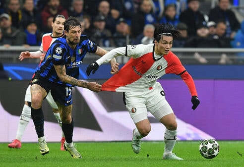 上田綺世のフェイエノールトが日本スポンサー集めに大苦戦「小野伸二の