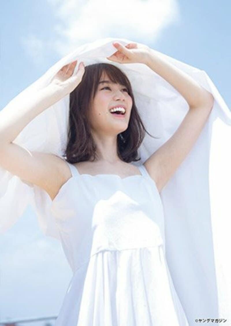 写真：乃木坂46生田絵梨花 キラキラ笑顔全開の清純派ショット披露