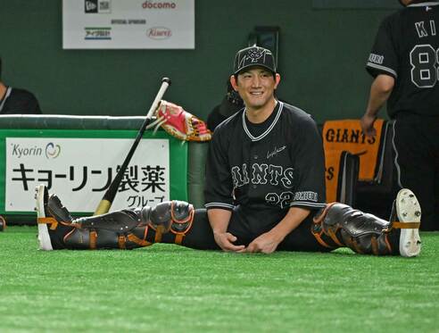 巨人】スタメン落ちでも小林誠司が異例のトレンド入り「漆黒ユニ