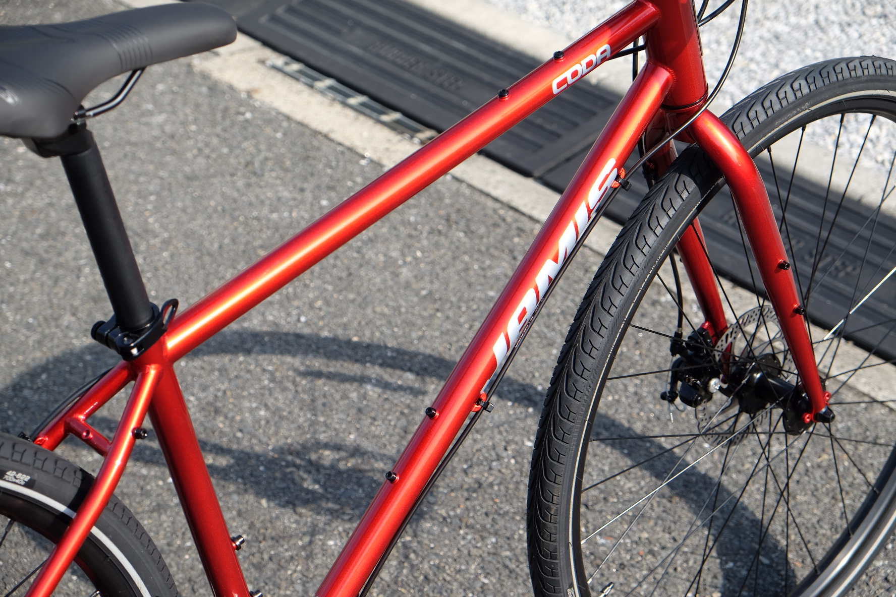 入荷情報】クロモリフレームの“グラベル”クロスバイク。JAMIS coda