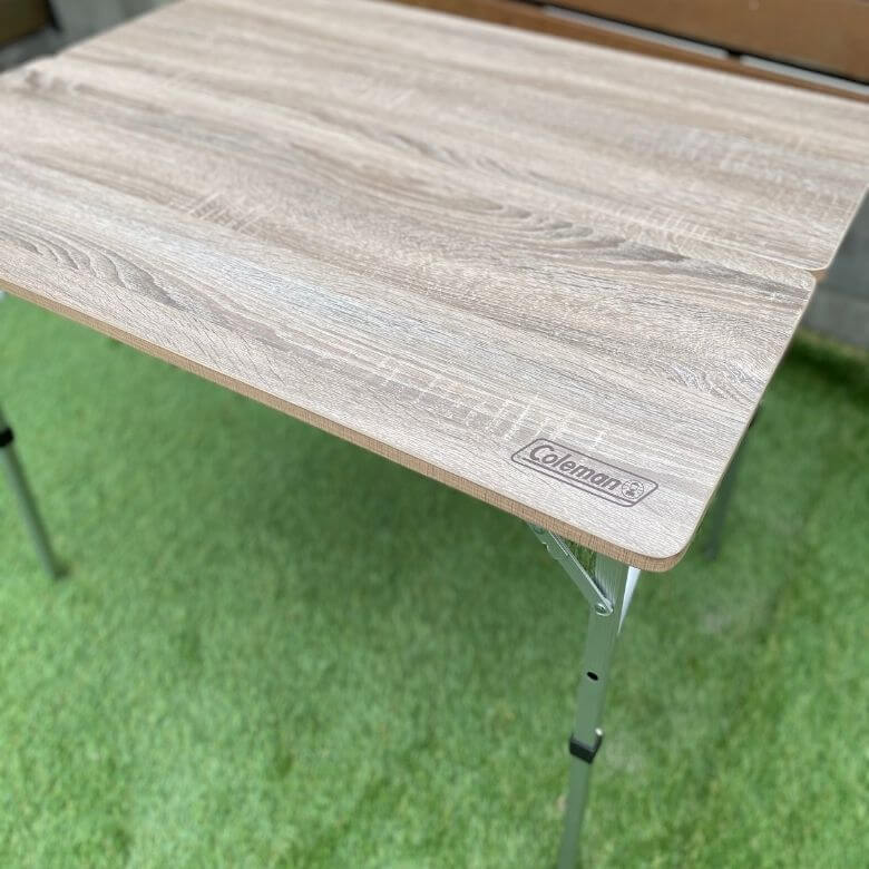 レビュー】コールマンフォールディングリビングテーブル90 は木の質感