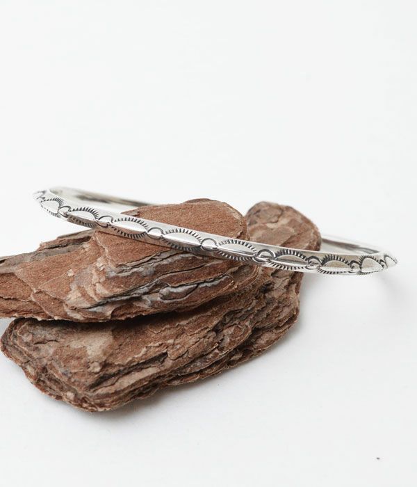 ラリースミス(LARRY SMITH) MEN'S EXTRA THIN TRIANGLE BRACELET (LEAF