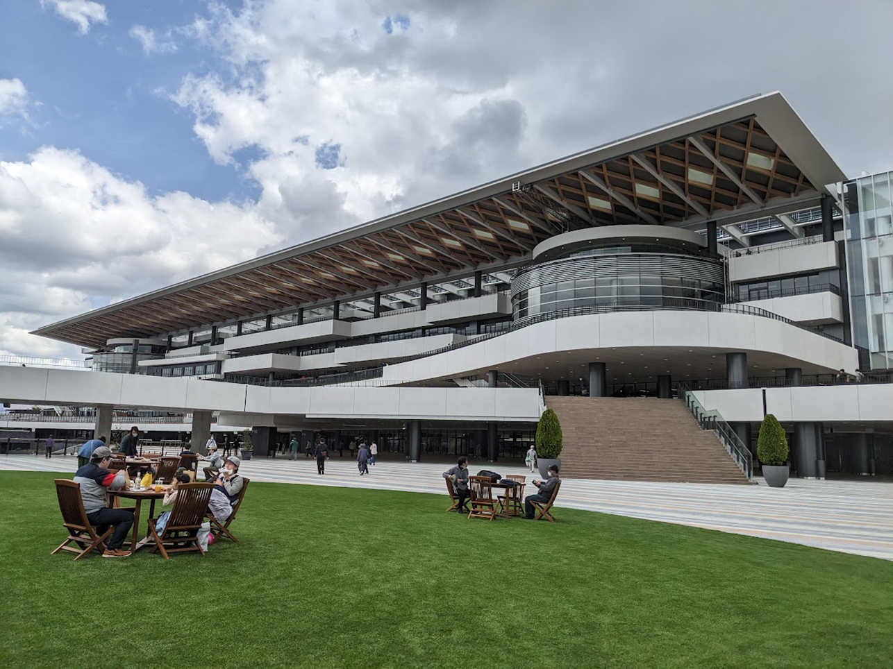 JRA京都競馬場(センテニアル・パーク)グルメなフードコートが充実