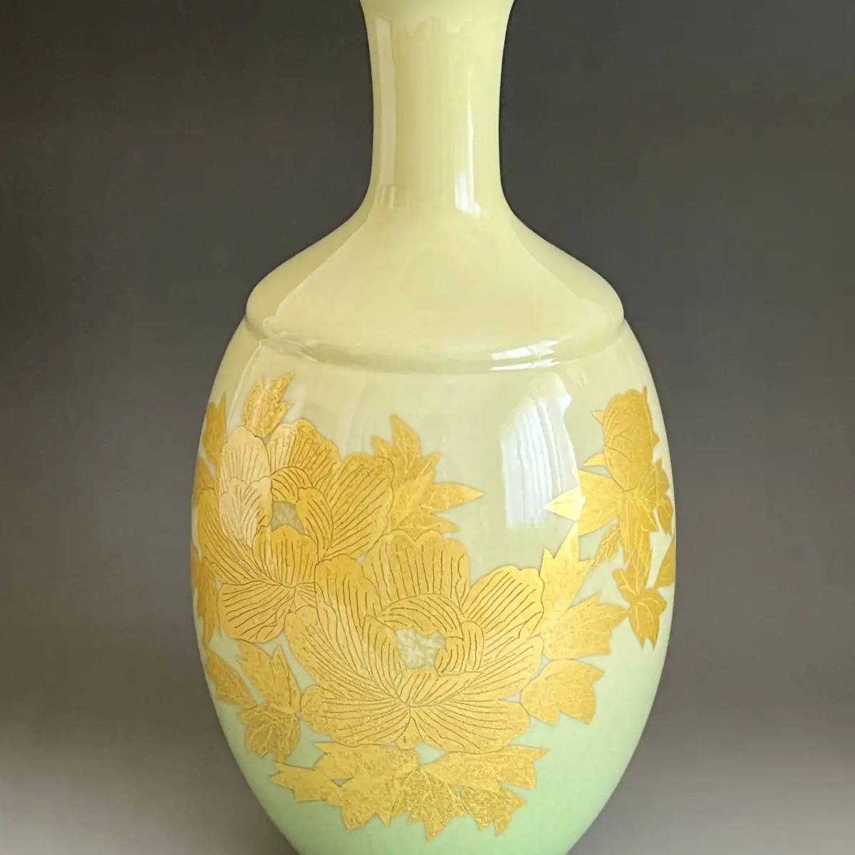 人間国宝 吉田美統 九谷焼 釉裏金彩牡丹文花瓶 高さ25.0㎝ 花入 花器