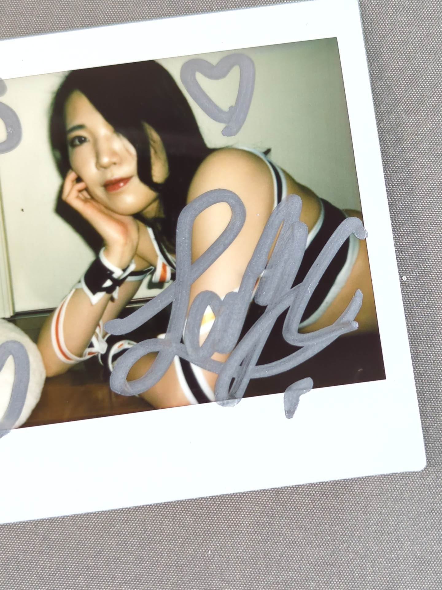 レディC 直筆サイン入りチェキ(A-4) – 闘道館