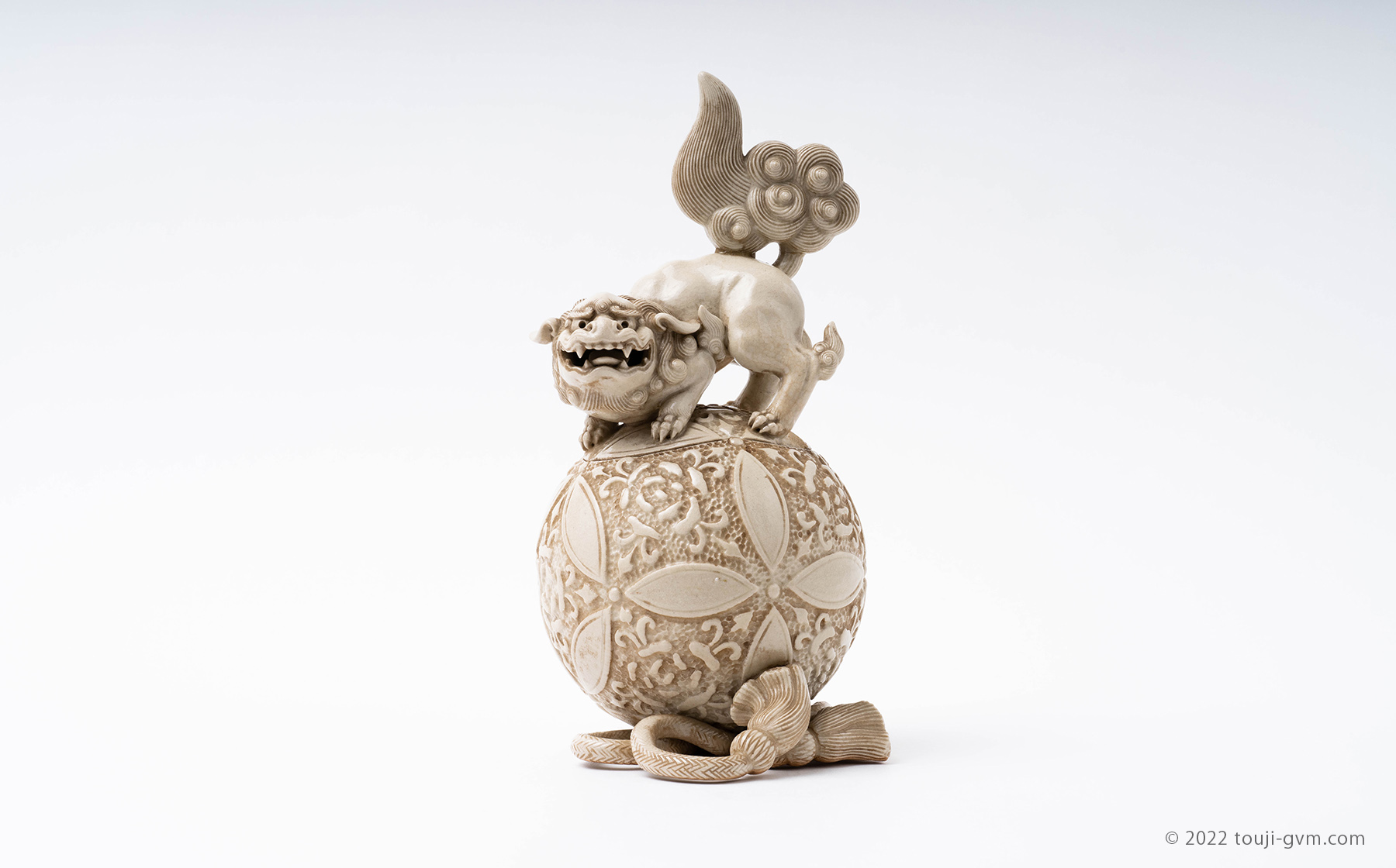 白備前獅子香炉 – White Glaze Bizen Ware Censer | 陶磁オンライン