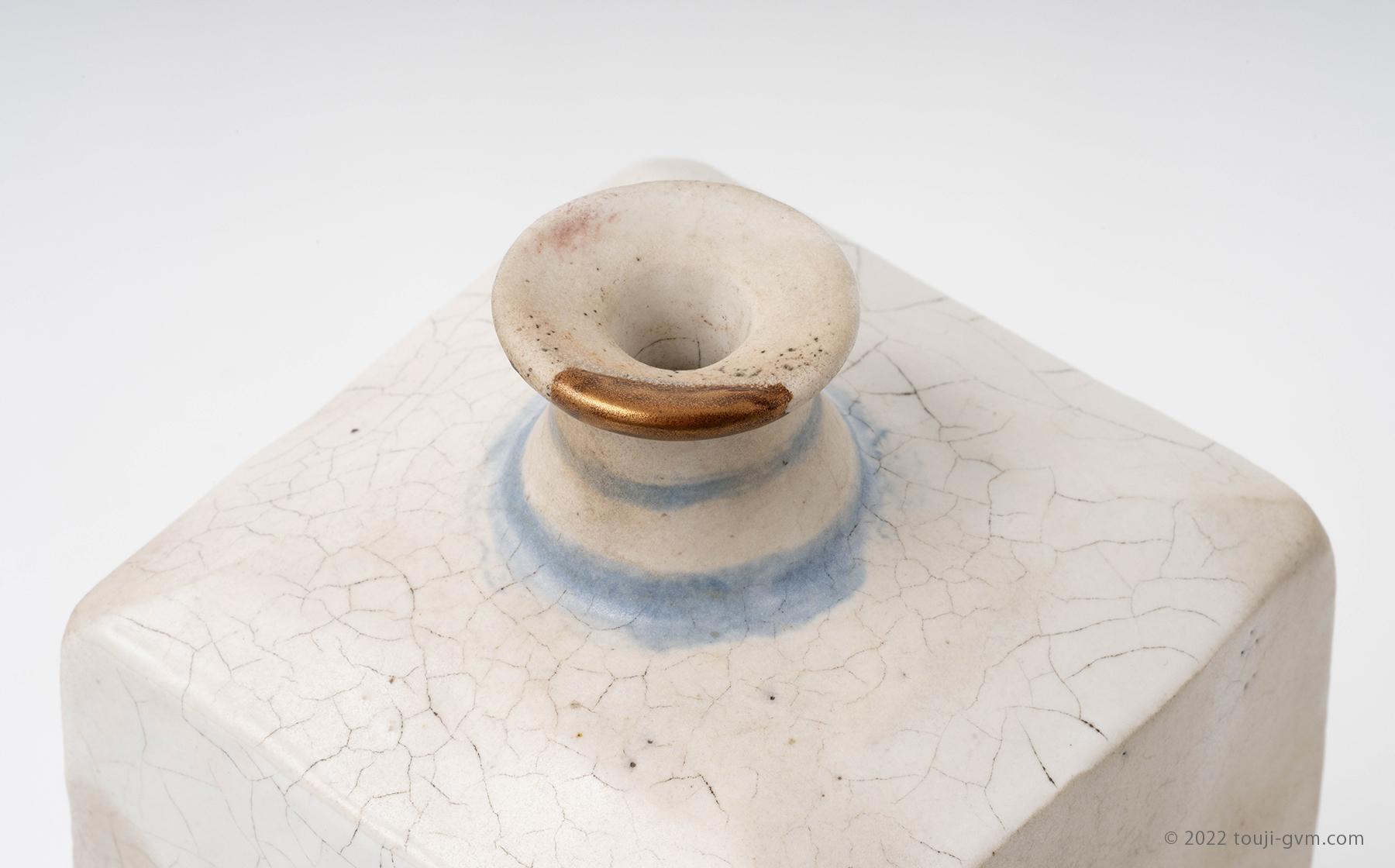 李朝分院手染付角徳利 – Bunwon Ware Bottle | 陶磁オンライン美術館ー