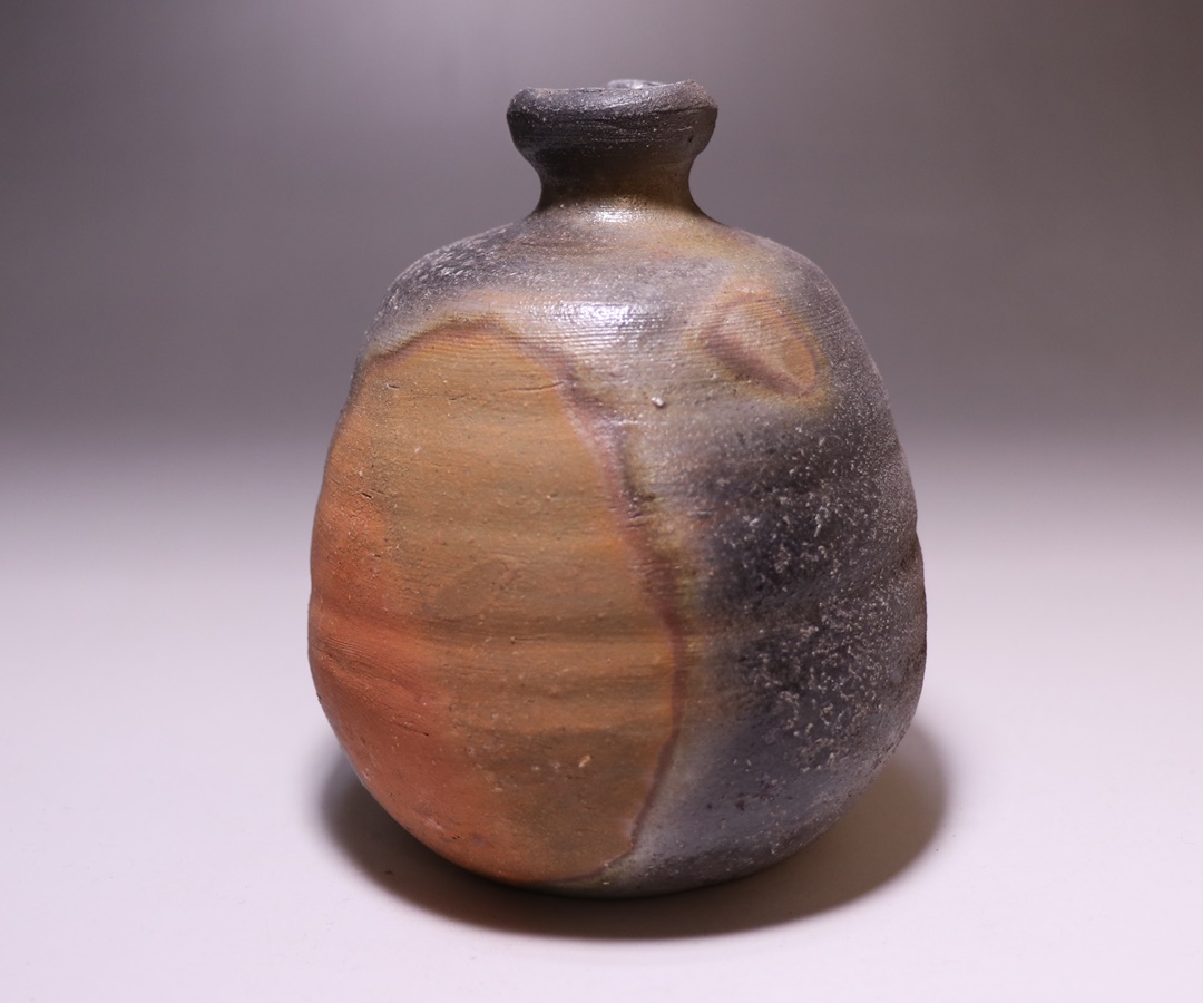 中村和樹 作 「備前火襷徳利」 ～備前焼専門卸小売店 川口陶楽苑～