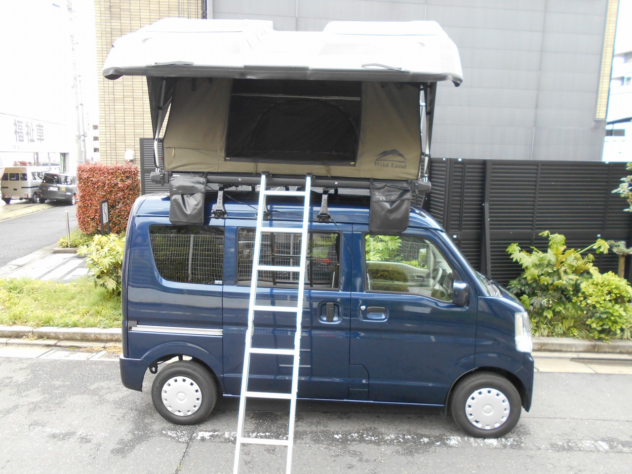 WILD LAND フルオート電動ルーフテント パスファインダーⅡ - 東和