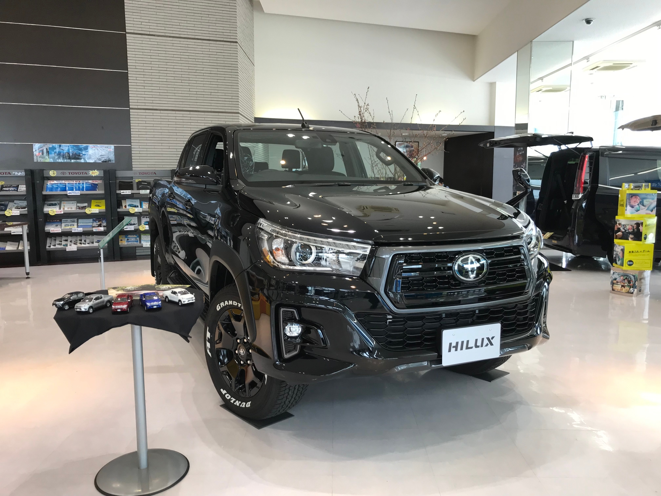 ハイラックスの特別仕様車?展示中です✨✨