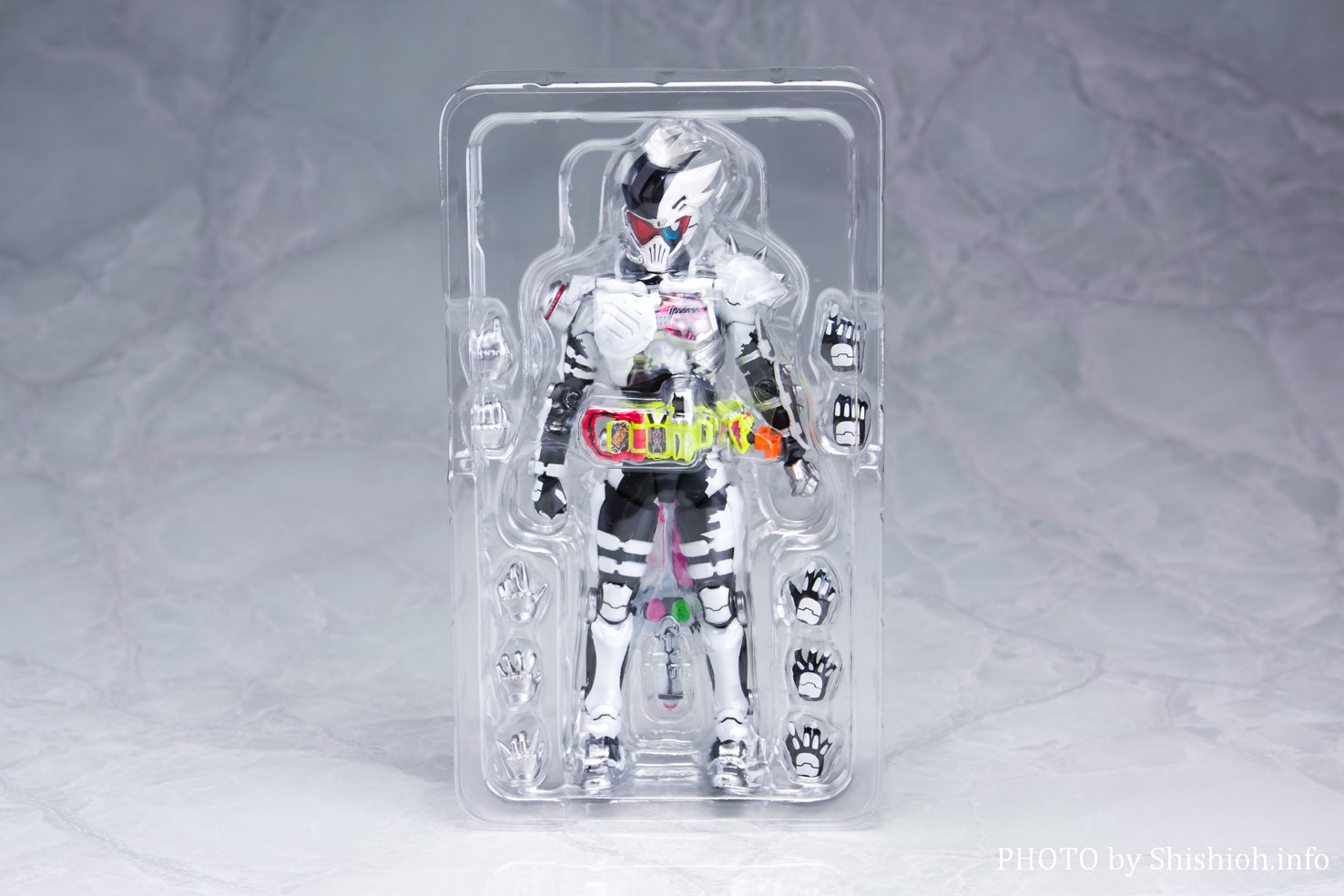 レビュー】 S.H.Figuarts 仮面ライダーゲンム ゾンビアクション