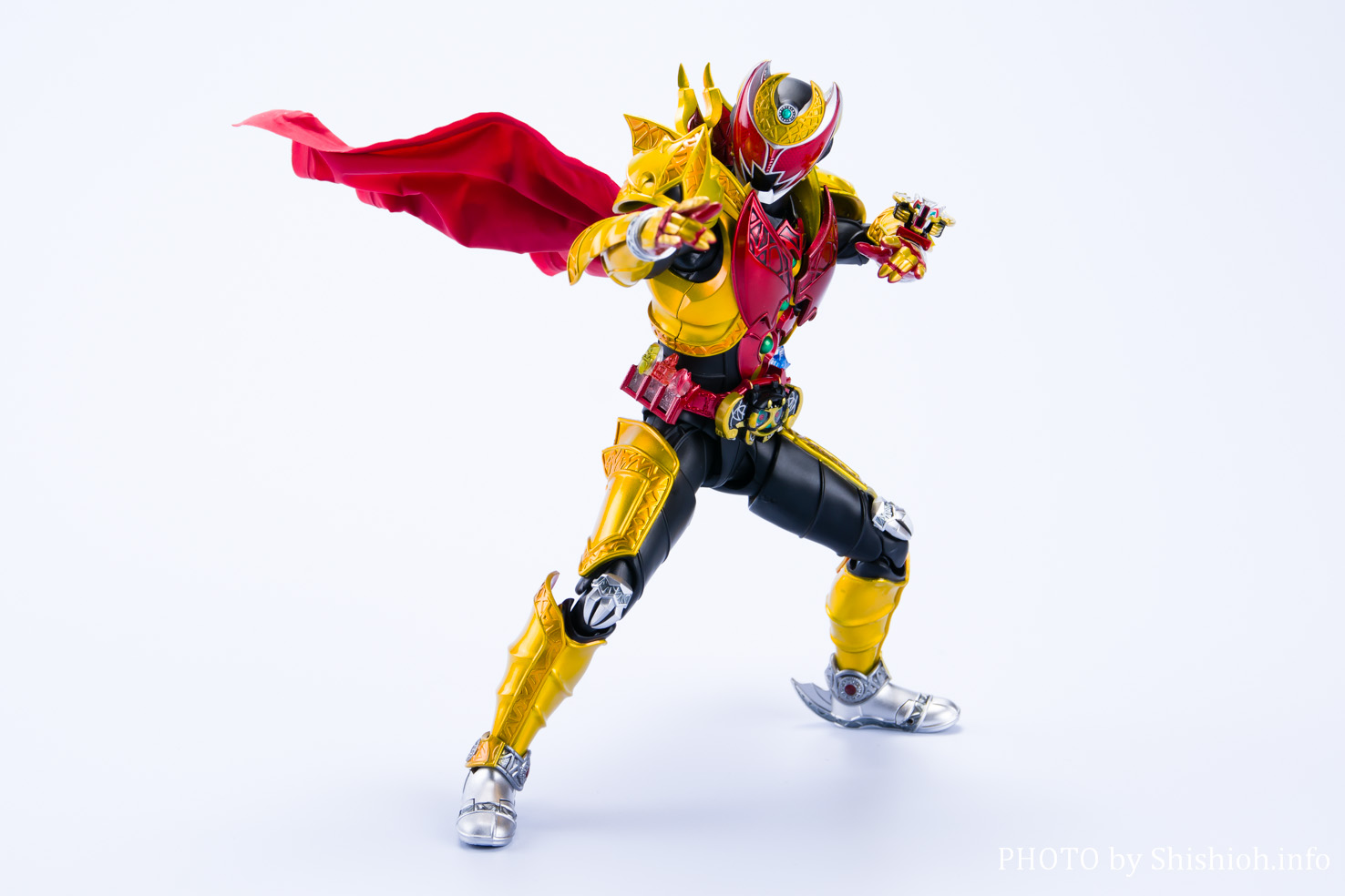 レビュー】S.H.Figuarts（真骨彫製法） 仮面ライダーキバ エンペラー