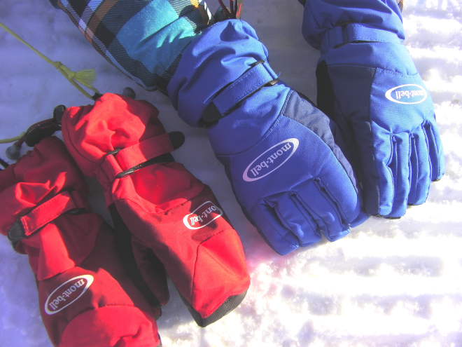 モンベル」キッズスノー手袋は子ども目線の使いやすさ - 登山初心者.com