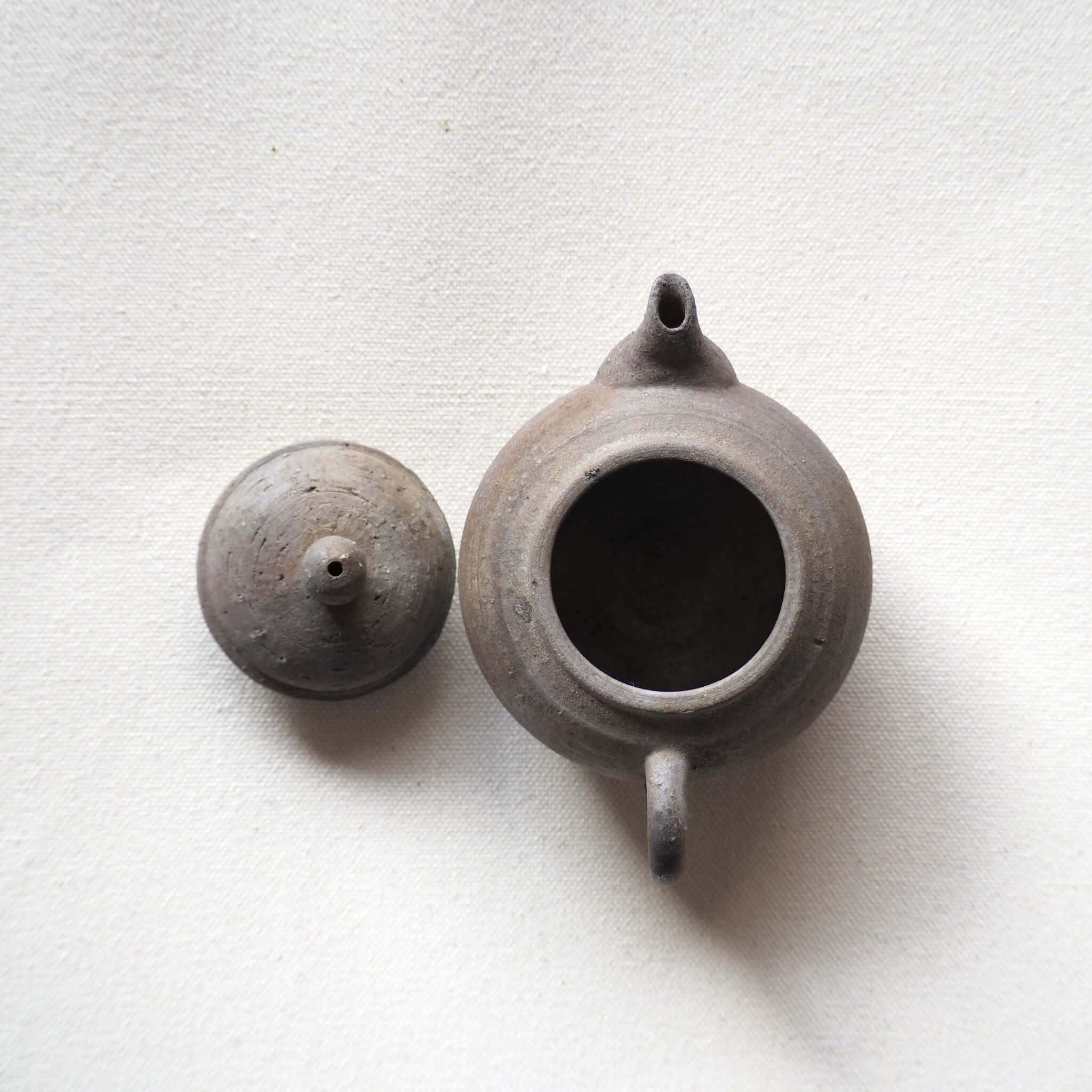 bizen-charcoal-teapot-mb-10.
