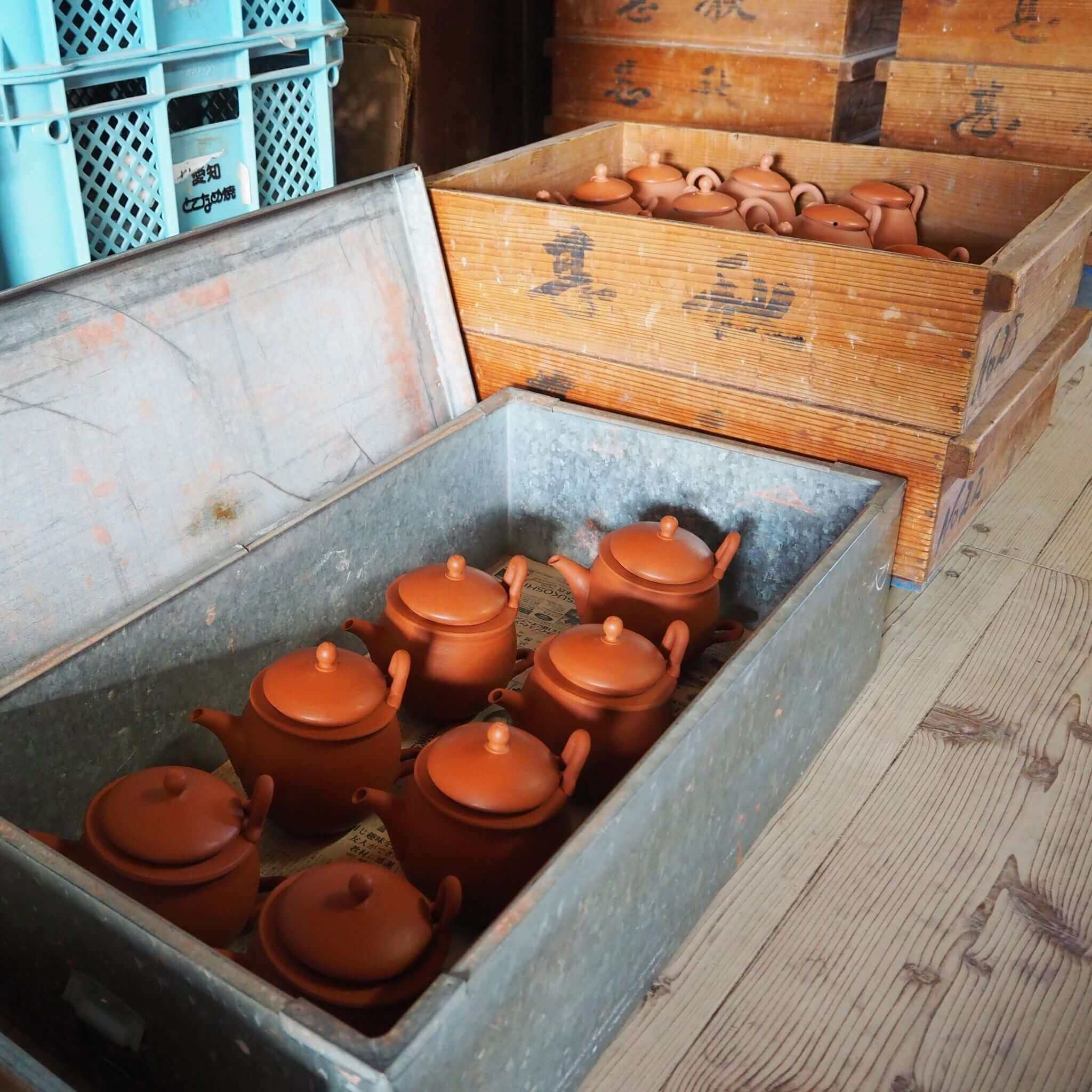 常滑焼 甚秋陶苑(伊藤成二)作 朱泥嵐絞り茶壺 [東山堂煎茶器店