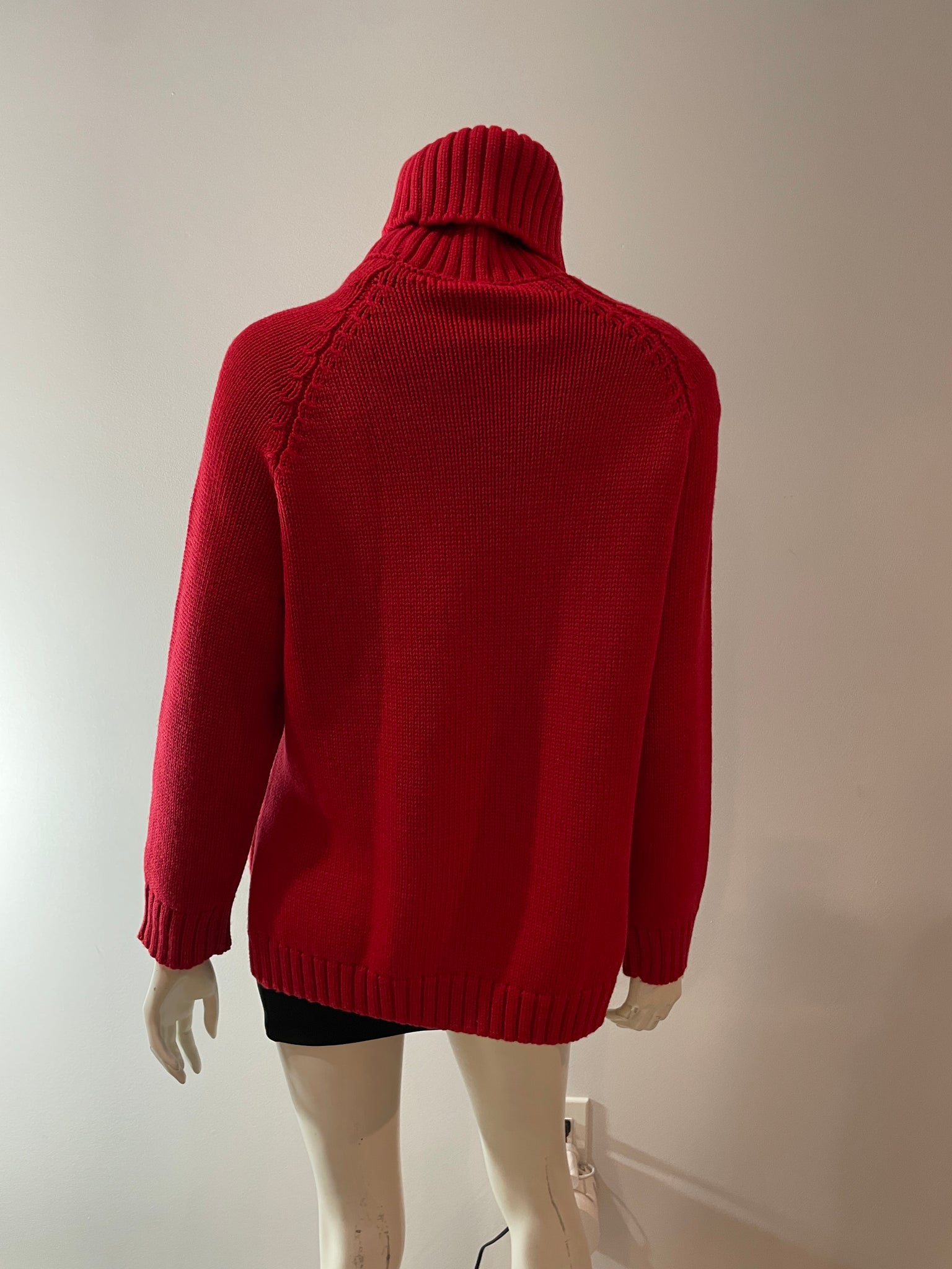 Fendi Red Wool Turtleneck Sweater – The Millionaires Closet
